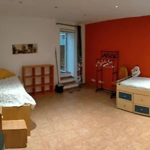 Preciosa Casa De 2 Pisos A 50 Metros De La Playa Canet de Mar